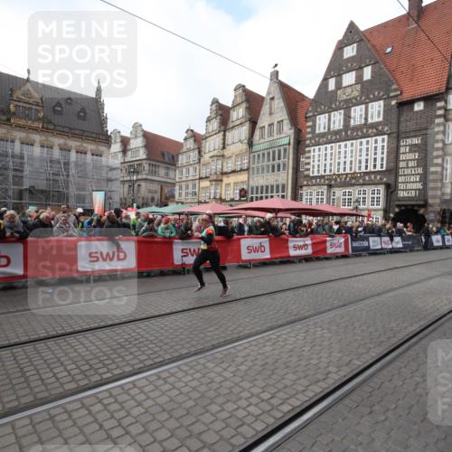 05.10.2025 - 20. swb-Marathon Bremen Yannick Fuchs http://msf.ph/oto/9310481 05.10.2025 11:18:49 Ziel 11480 meine-sportfotos.de