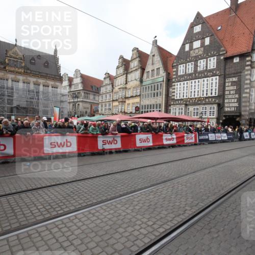 05.10.2025 - 20. swb-Marathon Bremen Yannick Fuchs http://msf.ph/oto/9310539 05.10.2025 11:19:12 Ziel  meine-sportfotos.de
