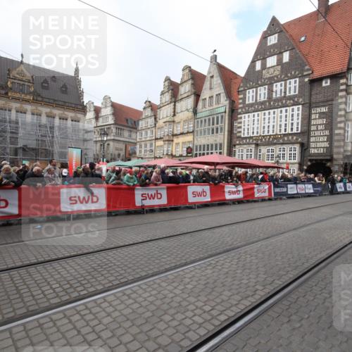 05.10.2025 - 20. swb-Marathon Bremen Yannick Fuchs http://msf.ph/oto/9310630 05.10.2025 11:19:26 Ziel  meine-sportfotos.de