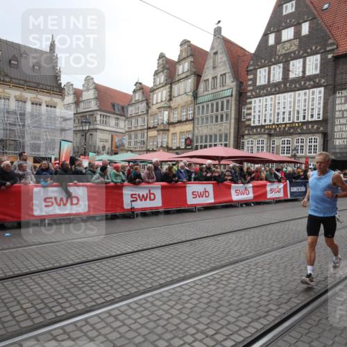 05.10.2025 - 20. swb-Marathon Bremen Yannick Fuchs http://msf.ph/oto/9310651 05.10.2025 11:23:13 Ziel 9808 meine-sportfotos.de