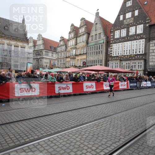 05.10.2025 - 20. swb-Marathon Bremen Yannick Fuchs http://msf.ph/oto/9310653 05.10.2025 11:23:15 Ziel 9808 meine-sportfotos.de