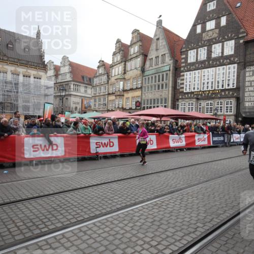 05.10.2025 - 20. swb-Marathon Bremen Yannick Fuchs http://msf.ph/oto/9310656 05.10.2025 11:23:16 Ziel 9808 meine-sportfotos.de