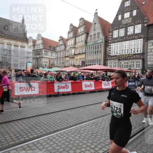 05.10.2025 - 20. swb-Marathon Bremen Yannick Fuchs http://msf.ph/oto/9310660 05.10.2025 11:23:17 Ziel 9808 meine-sportfotos.de