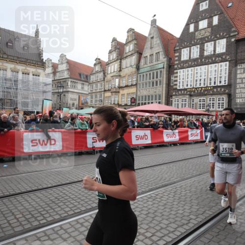 05.10.2025 - 20. swb-Marathon Bremen Yannick Fuchs http://msf.ph/oto/9310663 05.10.2025 11:23:17 Ziel 9808 meine-sportfotos.de