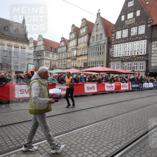 05.10.2025 - 20. swb-Marathon Bremen Yannick Fuchs http://msf.ph/oto/9310675 05.10.2025 11:23:24 Ziel 10724 meine-sportfotos.de