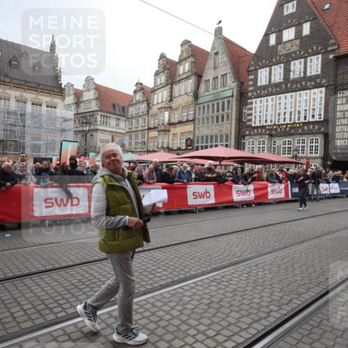 05.10.2025 - 20. swb-Marathon Bremen Yannick Fuchs http://msf.ph/oto/9310677 05.10.2025 11:23:27 Ziel 9840, 10724, 10731 meine-sportfotos.de