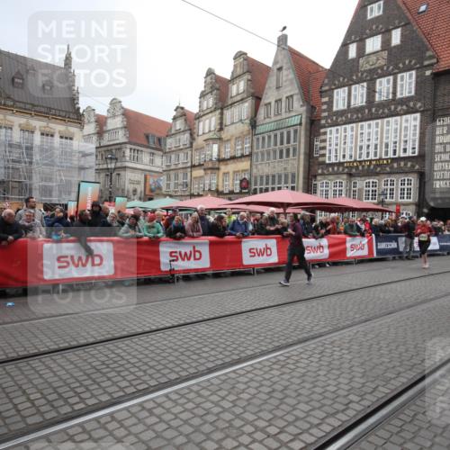 05.10.2025 - 20. swb-Marathon Bremen Yannick Fuchs http://msf.ph/oto/9310679 05.10.2025 11:23:29 Ziel 9840, 10731 meine-sportfotos.de