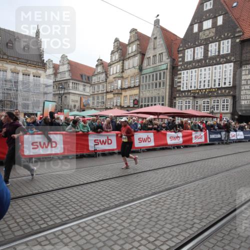05.10.2025 - 20. swb-Marathon Bremen Yannick Fuchs http://msf.ph/oto/9310686 05.10.2025 11:23:32 Ziel 9840, 10731 meine-sportfotos.de
