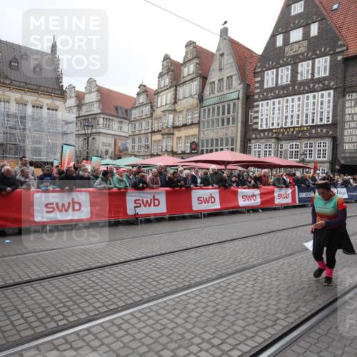 05.10.2025 - 20. swb-Marathon Bremen Yannick Fuchs http://msf.ph/oto/9310729 05.10.2025 11:24:02 Ziel 10774 meine-sportfotos.de
