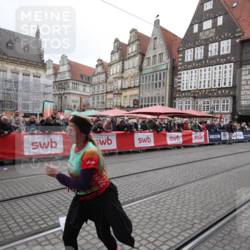 05.10.2025 - 20. swb-Marathon Bremen Yannick Fuchs http://msf.ph/oto/9310733 05.10.2025 11:24:04 Ziel 10774 meine-sportfotos.de