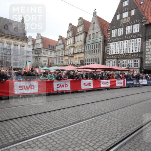 05.10.2025 - 20. swb-Marathon Bremen Yannick Fuchs http://msf.ph/oto/9310738 05.10.2025 11:24:06 Ziel  meine-sportfotos.de