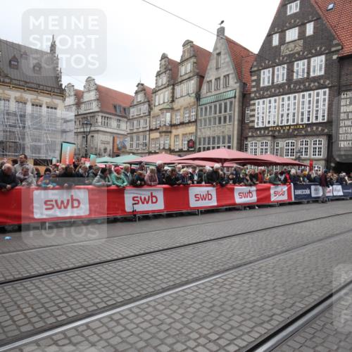 05.10.2025 - 20. swb-Marathon Bremen Yannick Fuchs http://msf.ph/oto/9310746 05.10.2025 11:24:12 Ziel  meine-sportfotos.de