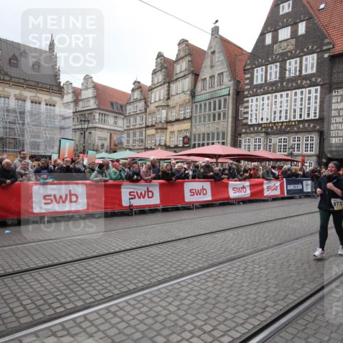 05.10.2025 - 20. swb-Marathon Bremen Yannick Fuchs http://msf.ph/oto/9310762 05.10.2025 11:24:22 Ziel 9733, 11190 meine-sportfotos.de