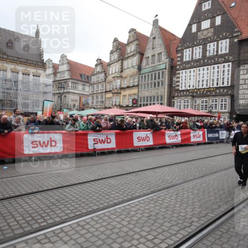 05.10.2025 - 20. swb-Marathon Bremen Yannick Fuchs http://msf.ph/oto/9310768 05.10.2025 11:24:24 Ziel 9733, 11190 meine-sportfotos.de