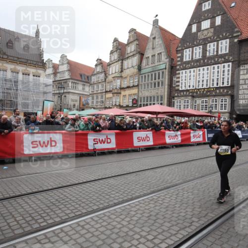 05.10.2025 - 20. swb-Marathon Bremen Yannick Fuchs http://msf.ph/oto/9310770 05.10.2025 11:24:25 Ziel 11190 meine-sportfotos.de
