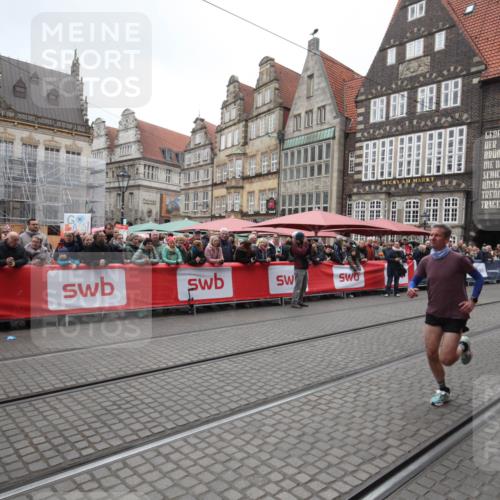 05.10.2025 - 20. swb-Marathon Bremen Yannick Fuchs http://msf.ph/oto/9310817 05.10.2025 11:24:48 Ziel  meine-sportfotos.de