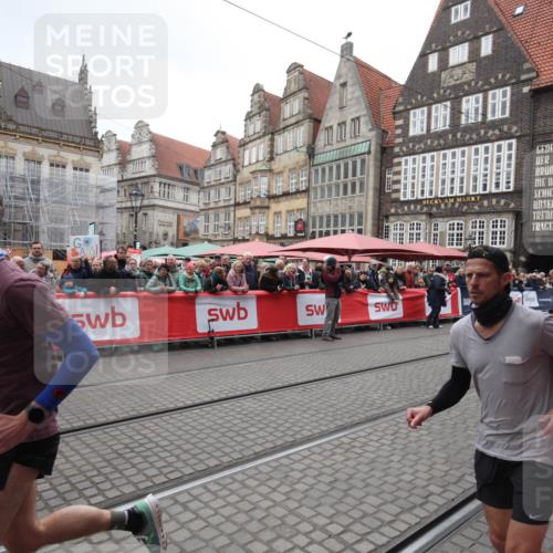 05.10.2025 - 20. swb-Marathon Bremen Yannick Fuchs http://msf.ph/oto/9310820 05.10.2025 11:24:49 Ziel  meine-sportfotos.de