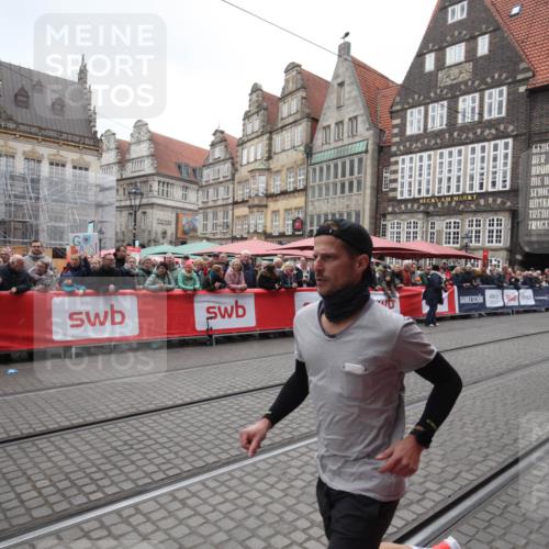 05.10.2025 - 20. swb-Marathon Bremen Yannick Fuchs http://msf.ph/oto/9310822 05.10.2025 11:24:49 Ziel  meine-sportfotos.de