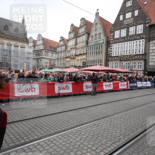 05.10.2025 - 20. swb-Marathon Bremen Yannick Fuchs http://msf.ph/oto/9310868 05.10.2025 11:25:05 Ziel 10096, 10133 meine-sportfotos.de
