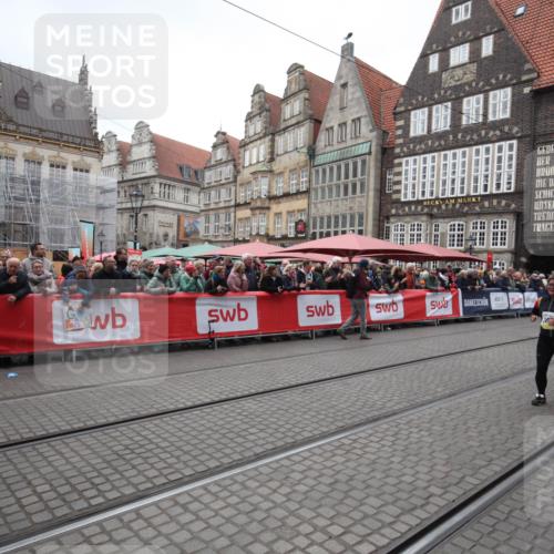 05.10.2025 - 20. swb-Marathon Bremen Yannick Fuchs http://msf.ph/oto/9310874 05.10.2025 11:25:06 Ziel 10133 meine-sportfotos.de