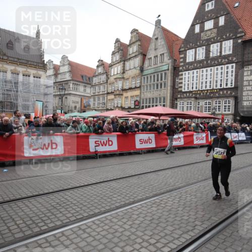 05.10.2025 - 20. swb-Marathon Bremen Yannick Fuchs http://msf.ph/oto/9310877 05.10.2025 11:25:07 Ziel 10133 meine-sportfotos.de