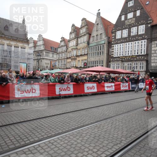 05.10.2025 - 20. swb-Marathon Bremen Yannick Fuchs http://msf.ph/oto/9310896 05.10.2025 11:25:13 Ziel  meine-sportfotos.de