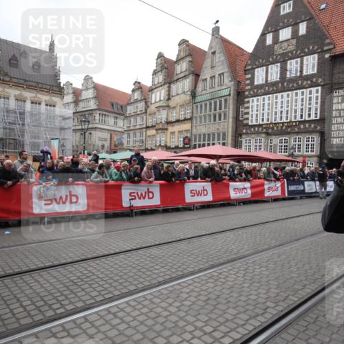 05.10.2025 - 20. swb-Marathon Bremen Yannick Fuchs http://msf.ph/oto/9310910 05.10.2025 11:25:17 Ziel 9763 meine-sportfotos.de