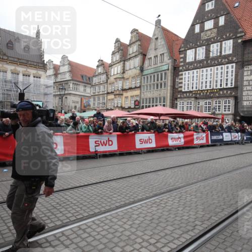 05.10.2025 - 20. swb-Marathon Bremen Yannick Fuchs http://msf.ph/oto/9310922 05.10.2025 11:25:21 Ziel 9763 meine-sportfotos.de