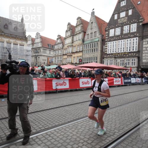 05.10.2025 - 20. swb-Marathon Bremen Yannick Fuchs http://msf.ph/oto/9310928 05.10.2025 11:25:22 Ziel 9763 meine-sportfotos.de