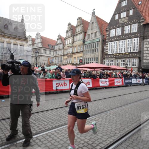 05.10.2025 - 20. swb-Marathon Bremen Yannick Fuchs http://msf.ph/oto/9310930 05.10.2025 11:25:22 Ziel 9763 meine-sportfotos.de