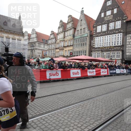 05.10.2025 - 20. swb-Marathon Bremen Yannick Fuchs http://msf.ph/oto/9310932 05.10.2025 11:25:23 Ziel 9763 meine-sportfotos.de