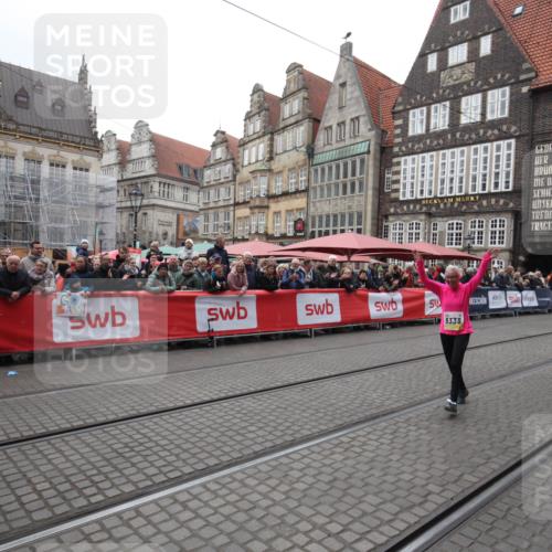 05.10.2025 - 20. swb-Marathon Bremen Yannick Fuchs http://msf.ph/oto/9311012 05.10.2025 11:25:46 Ziel 9338 meine-sportfotos.de