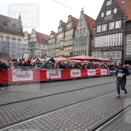 05.10.2025 - 20. swb-Marathon Bremen Yannick Fuchs http://msf.ph/oto/9311032 05.10.2025 11:25:52 Ziel 10184 meine-sportfotos.de