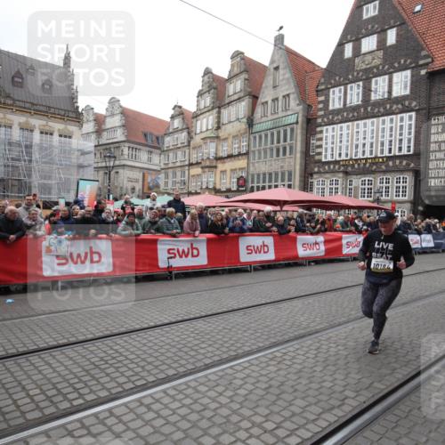 05.10.2025 - 20. swb-Marathon Bremen Yannick Fuchs http://msf.ph/oto/9311034 05.10.2025 11:25:53 Ziel 10184 meine-sportfotos.de