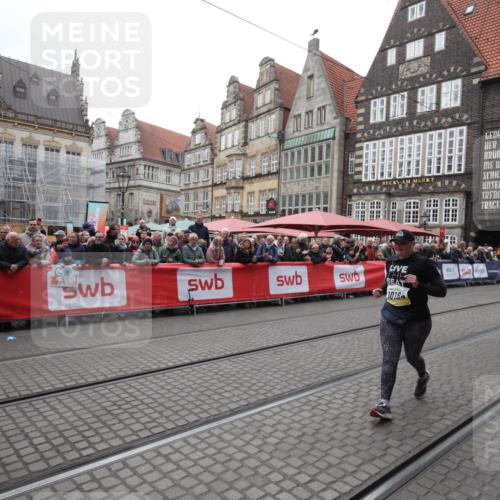 05.10.2025 - 20. swb-Marathon Bremen Yannick Fuchs http://msf.ph/oto/9311036 05.10.2025 11:25:53 Ziel 10184 meine-sportfotos.de