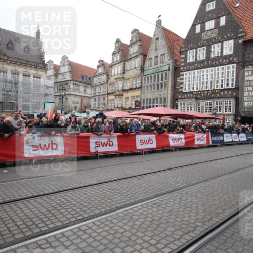 05.10.2025 - 20. swb-Marathon Bremen Yannick Fuchs http://msf.ph/oto/9311042 05.10.2025 11:25:54 Ziel 10184 meine-sportfotos.de