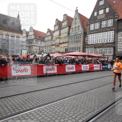 05.10.2025 - 20. swb-Marathon Bremen Yannick Fuchs http://msf.ph/oto/9311140 05.10.2025 11:26:24 Ziel 9352, 11326 meine-sportfotos.de