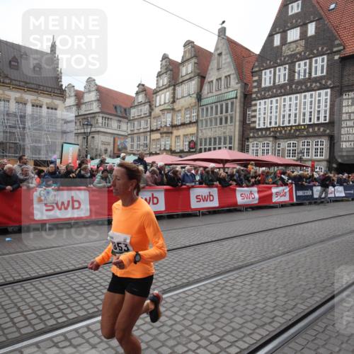 05.10.2025 - 20. swb-Marathon Bremen Yannick Fuchs http://msf.ph/oto/9311145 05.10.2025 11:26:25 Ziel 9352, 11326 meine-sportfotos.de