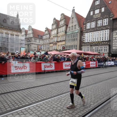 05.10.2025 - 20. swb-Marathon Bremen Yannick Fuchs http://msf.ph/oto/9311183 05.10.2025 11:26:36 Ziel 9941 meine-sportfotos.de