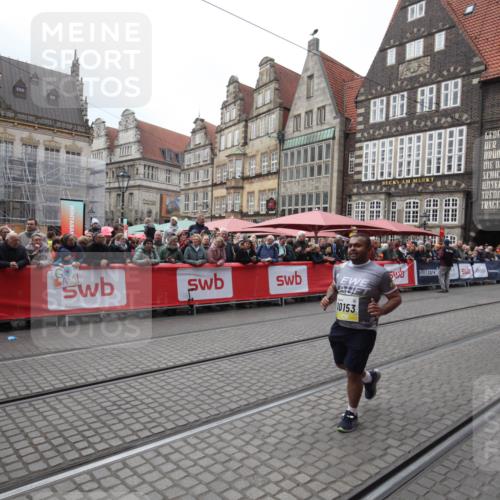 05.10.2025 - 20. swb-Marathon Bremen Yannick Fuchs http://msf.ph/oto/9311264 05.10.2025 11:26:58 Ziel 10153, 11697, 11698 meine-sportfotos.de