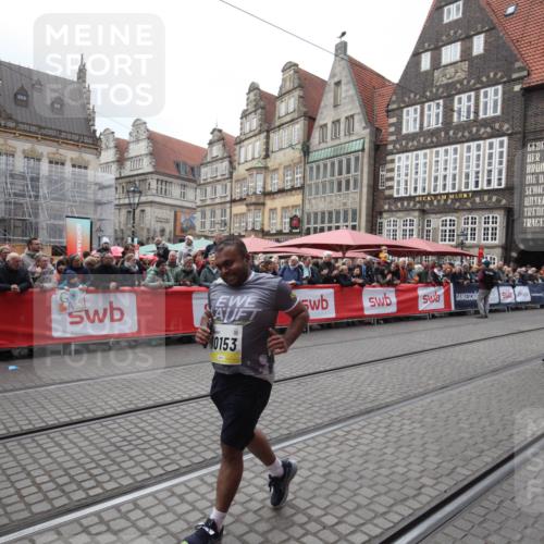 05.10.2025 - 20. swb-Marathon Bremen Yannick Fuchs http://msf.ph/oto/9311267 05.10.2025 11:26:58 Ziel 10153, 11697, 11698 meine-sportfotos.de
