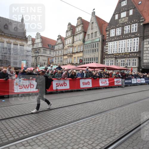 05.10.2025 - 20. swb-Marathon Bremen Yannick Fuchs http://msf.ph/oto/9311343 05.10.2025 11:27:20 Ziel  meine-sportfotos.de