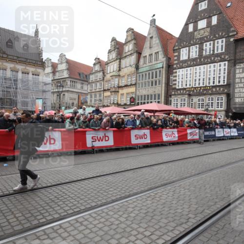 05.10.2025 - 20. swb-Marathon Bremen Yannick Fuchs http://msf.ph/oto/9311347 05.10.2025 11:27:21 Ziel  meine-sportfotos.de