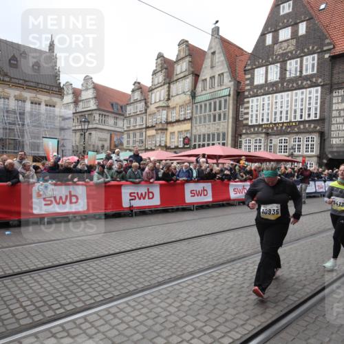 05.10.2025 - 20. swb-Marathon Bremen Yannick Fuchs http://msf.ph/oto/9311420 05.10.2025 11:27:39 Ziel 10935 meine-sportfotos.de