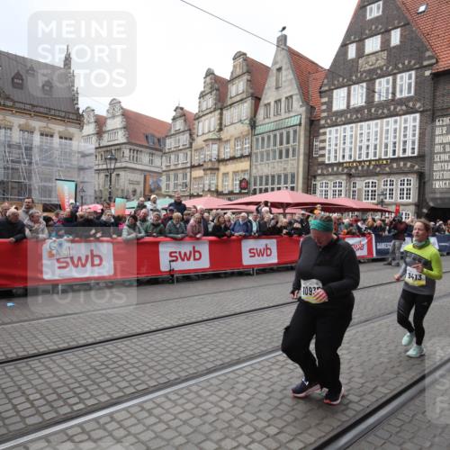 05.10.2025 - 20. swb-Marathon Bremen Yannick Fuchs http://msf.ph/oto/9311422 05.10.2025 11:27:39 Ziel 10935 meine-sportfotos.de