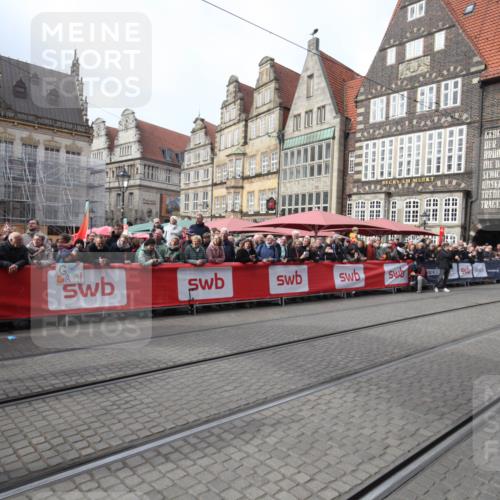 05.10.2025 - 20. swb-Marathon Bremen Yannick Fuchs http://msf.ph/oto/9311451 05.10.2025 11:28:37 Ziel  meine-sportfotos.de