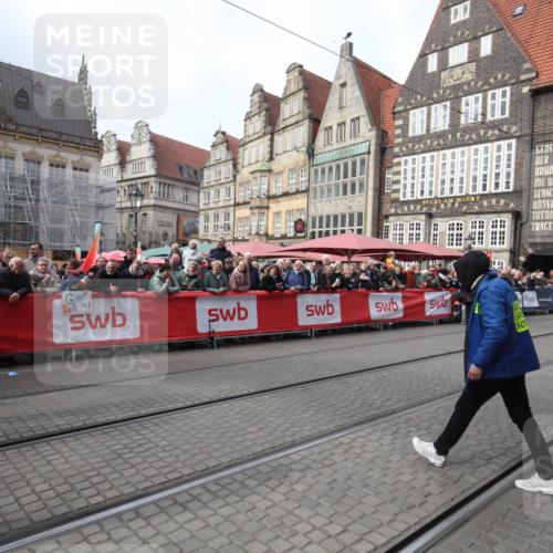 05.10.2025 - 20. swb-Marathon Bremen Yannick Fuchs http://msf.ph/oto/9311455 05.10.2025 11:28:38 Ziel  meine-sportfotos.de