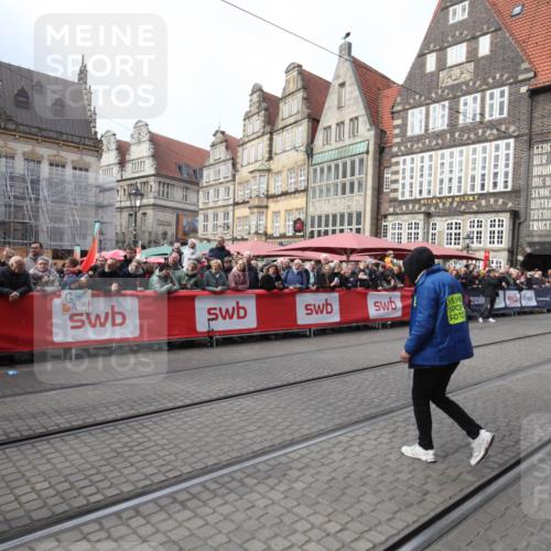 05.10.2025 - 20. swb-Marathon Bremen Yannick Fuchs http://msf.ph/oto/9311456 05.10.2025 11:28:38 Ziel  meine-sportfotos.de