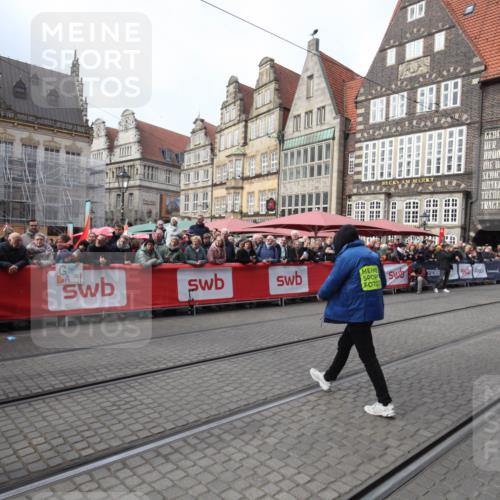 05.10.2025 - 20. swb-Marathon Bremen Yannick Fuchs http://msf.ph/oto/9311458 05.10.2025 11:28:38 Ziel  meine-sportfotos.de
