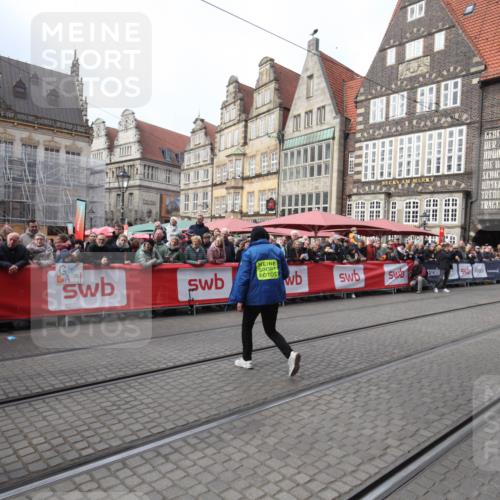 05.10.2025 - 20. swb-Marathon Bremen Yannick Fuchs http://msf.ph/oto/9311460 05.10.2025 11:28:39 Ziel  meine-sportfotos.de
